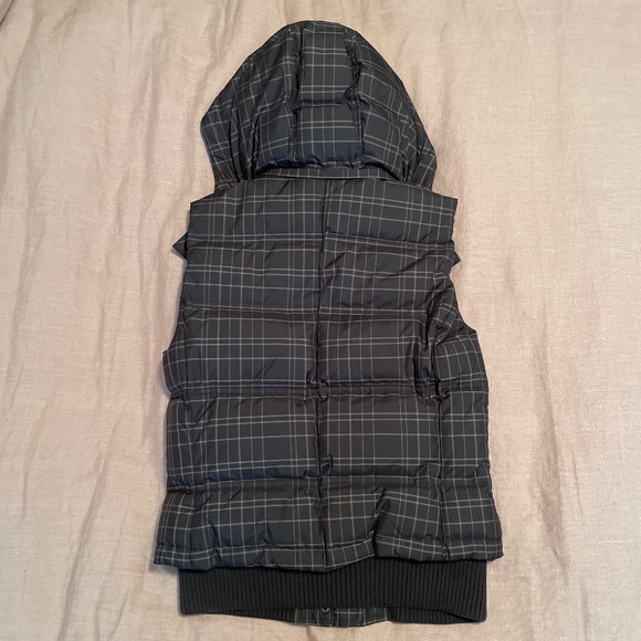 Esprit Puffer Vest - Picture 2 of 3